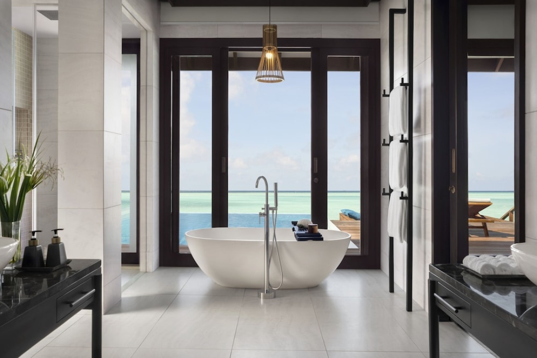 Anantara Veli Maldives Resort — a bathroom