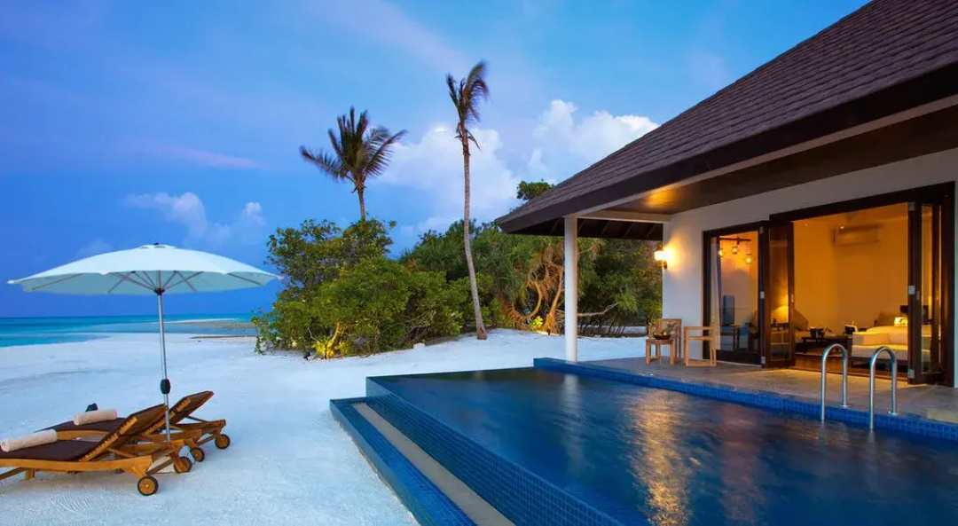 Atmosphere Kanifushi — the pool