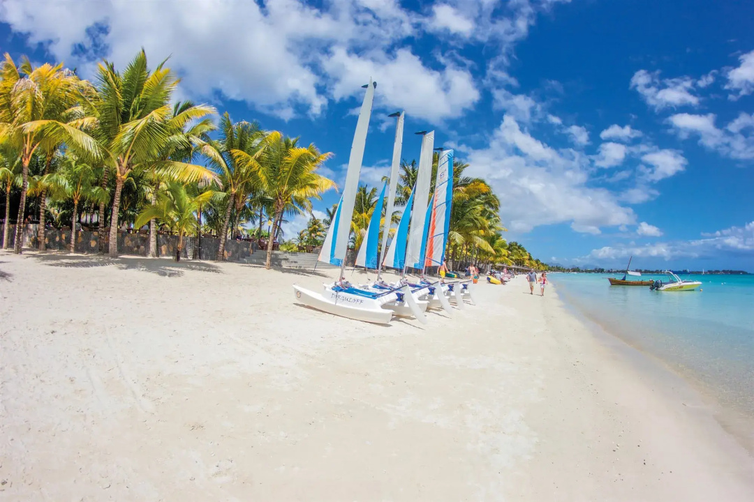 Trou aux Biches Beachcomber — the beach