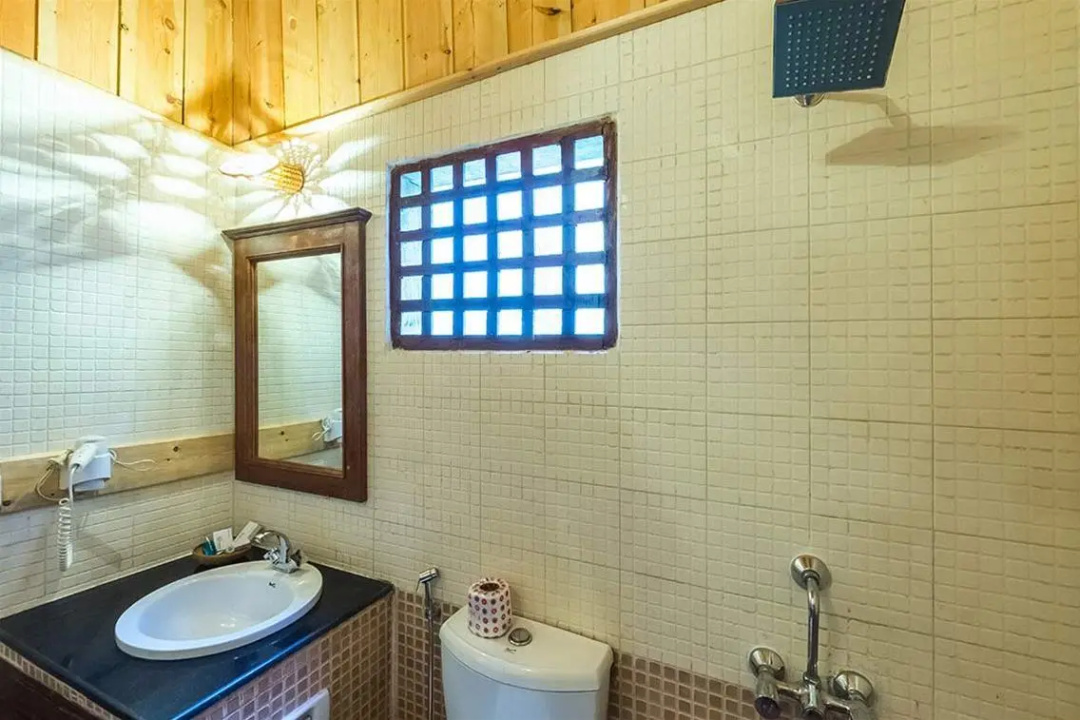 Symphony Palms Beach Resort — a bathroom