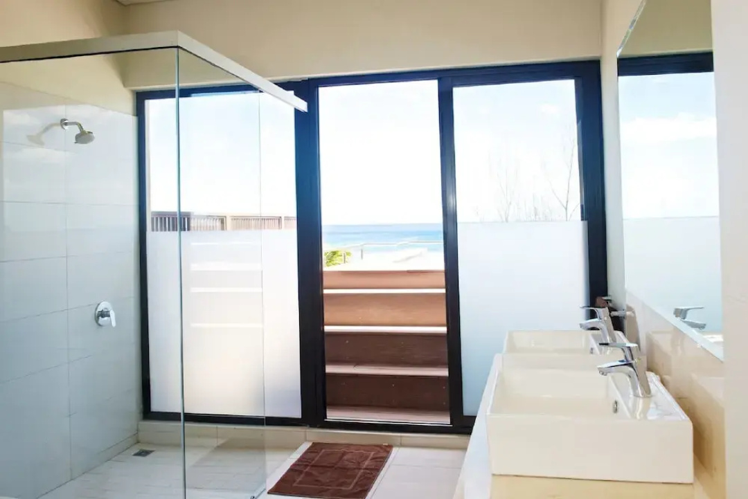 Belle Crique by Horizon Holidays — a bathroom