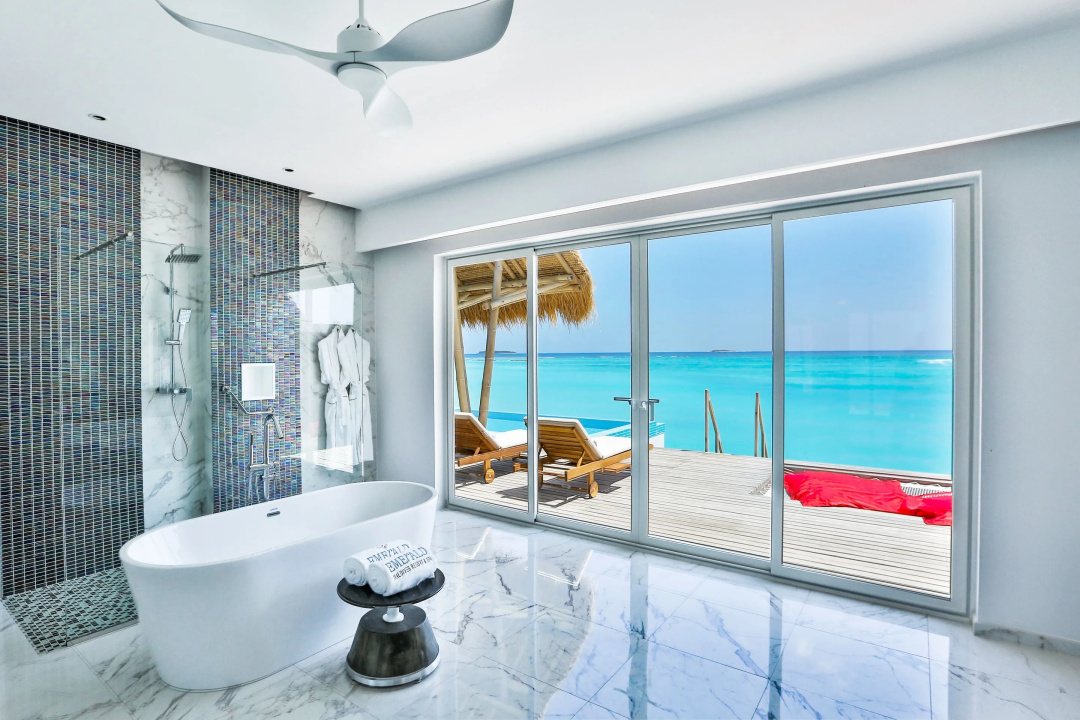Emerald Maldives Resort & Spa — a bathroom