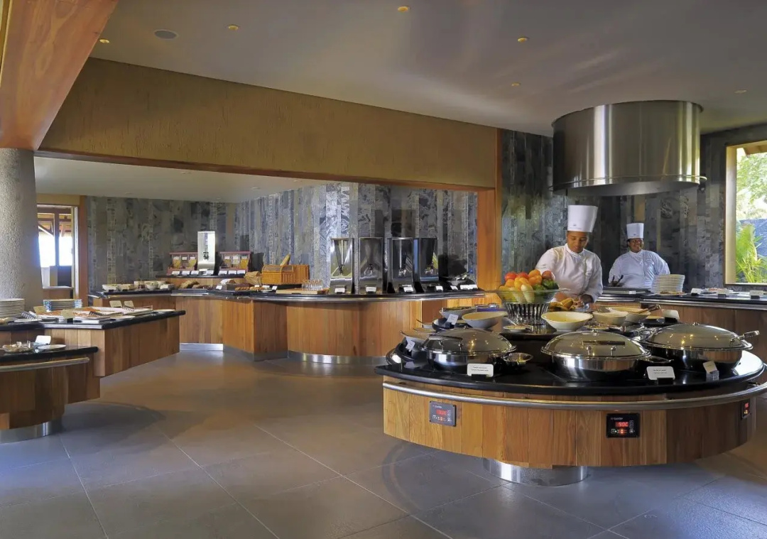 Trou aux Biches Beachcomber — dining