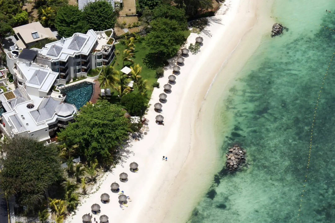 Le Cardinal Exclusive Resort — the beach