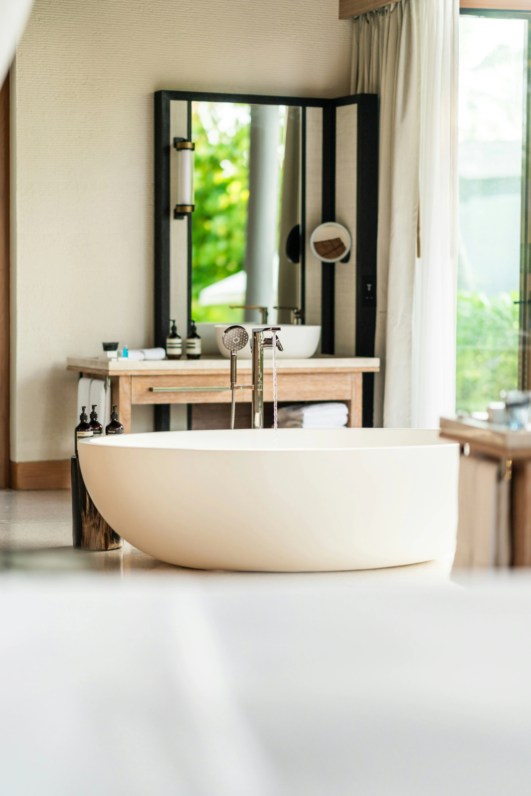 Waldorf Astoria Seychelles Platte Island — a bathroom