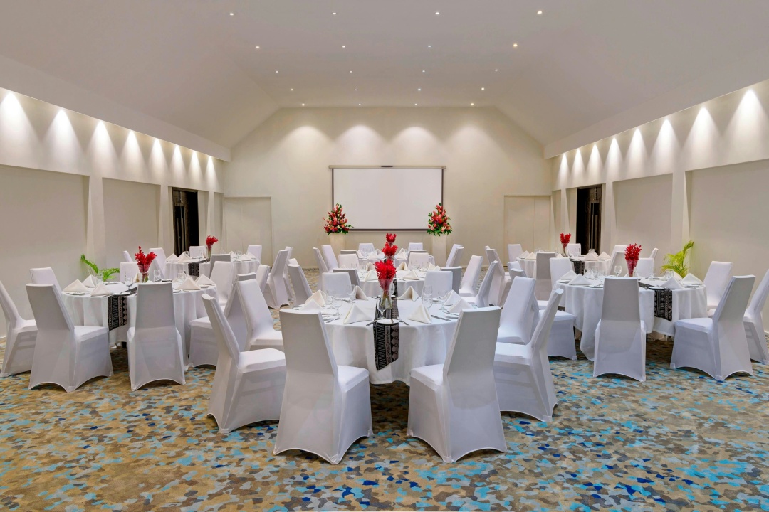 Sheraton Resort & Spa, Tokoriki Island, Fiji — dining