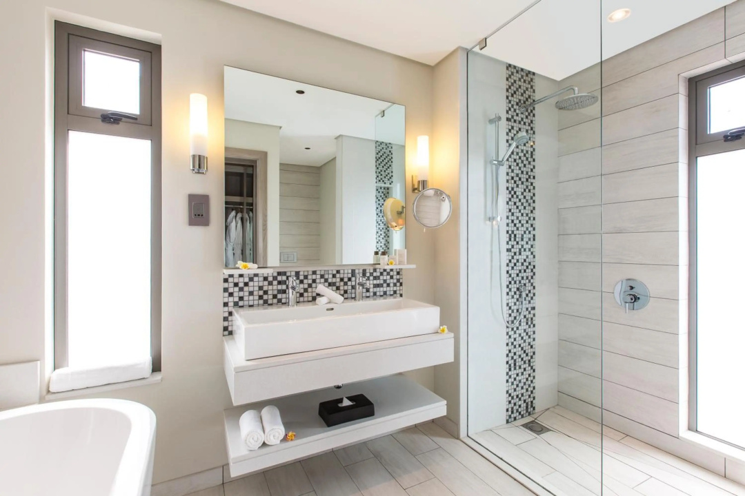 The Bay Club at Anahita — a bathroom