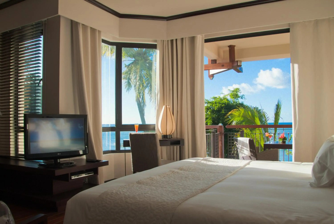 Le Cardinal Exclusive Resort — a room