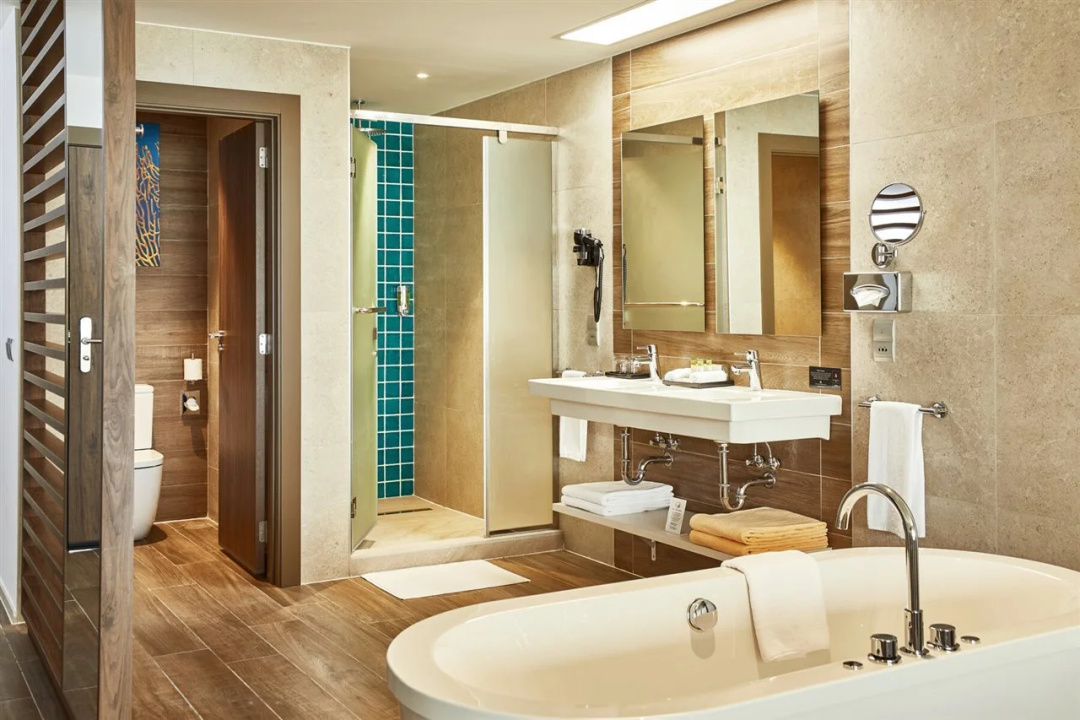 Hotel Riu Palace Maldivas — a bathroom
