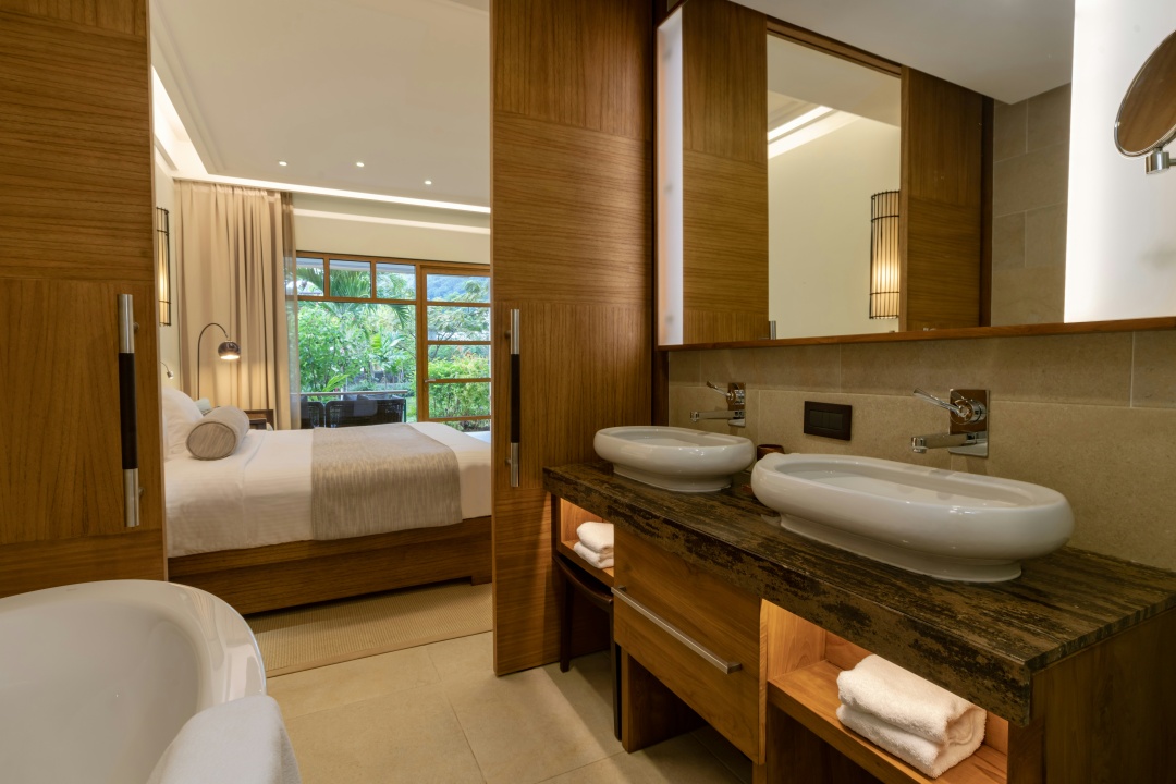 Savoy Seychelles Resort & Spa — a bathroom