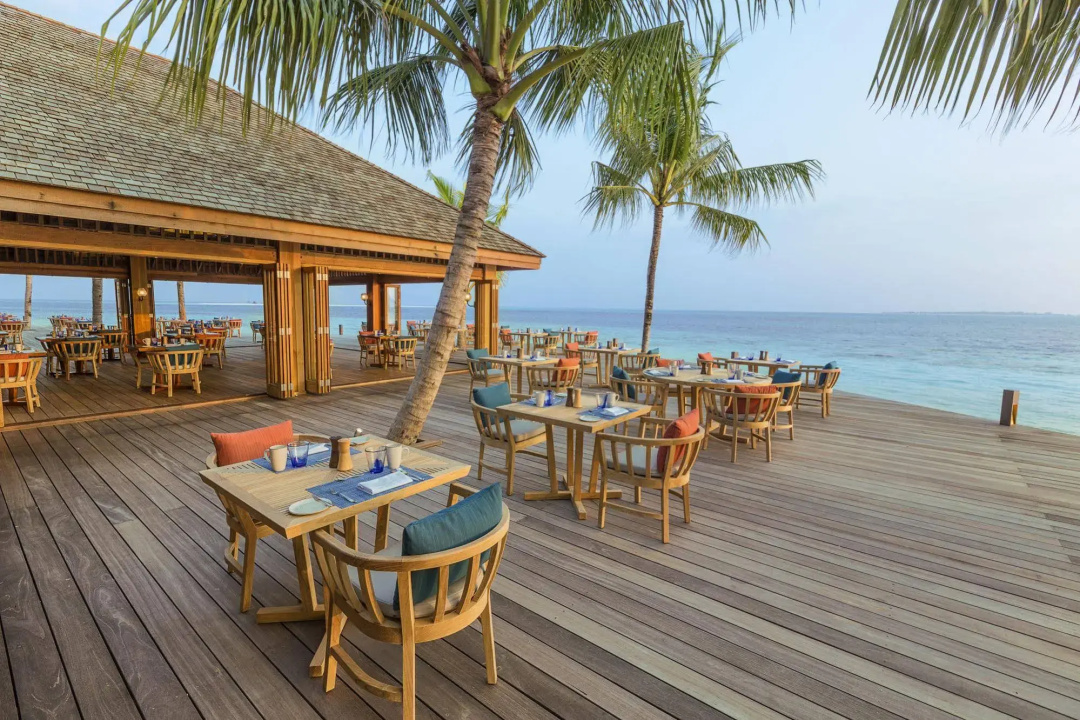 Hurawalhi Island Resort — the beach
