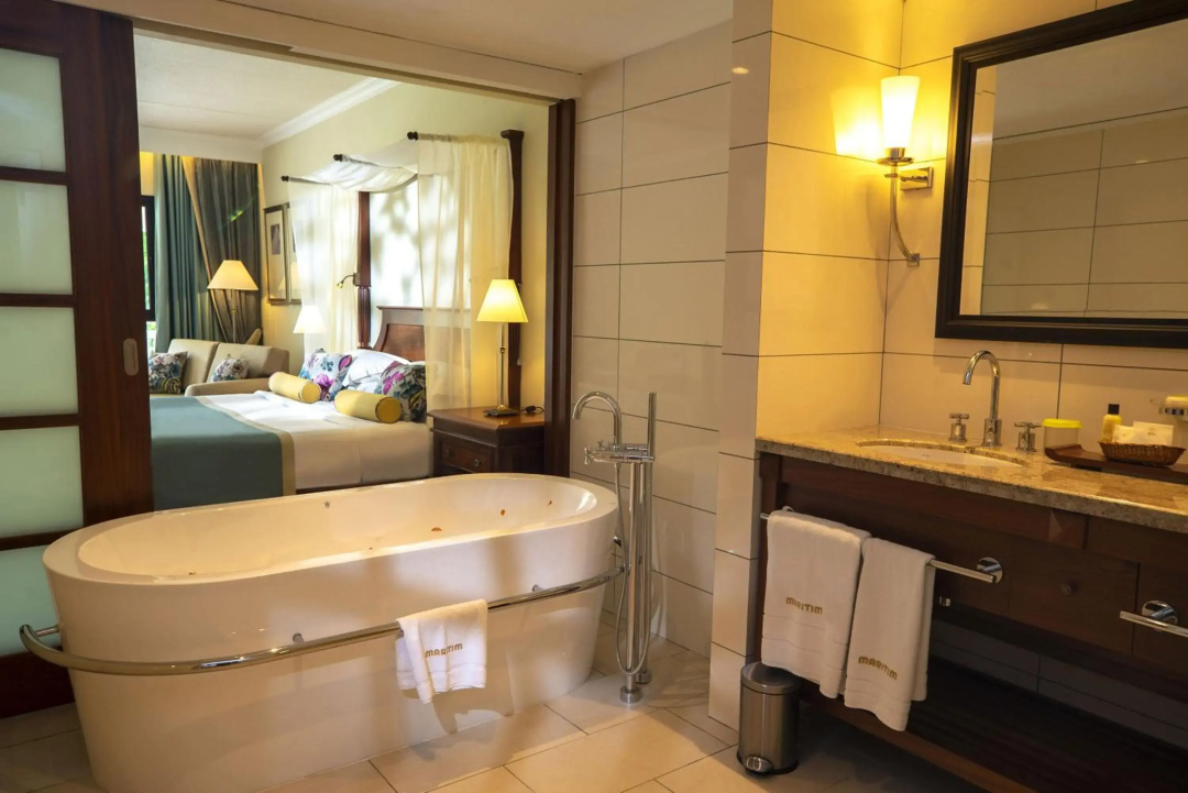 Maritim Resort & Spa Mauritius — a bathroom