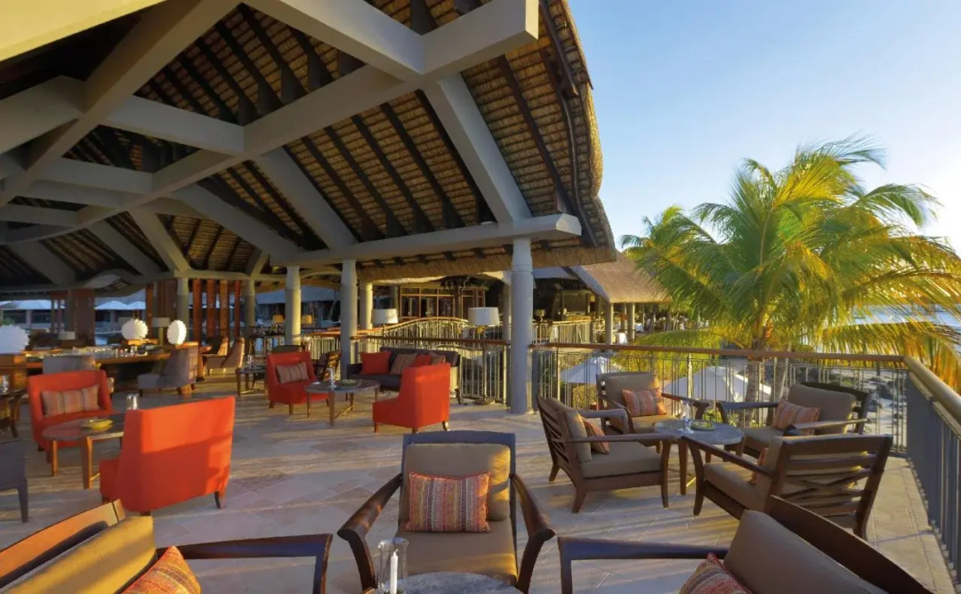 Royal Palm Beachcomber Luxury — the grounds