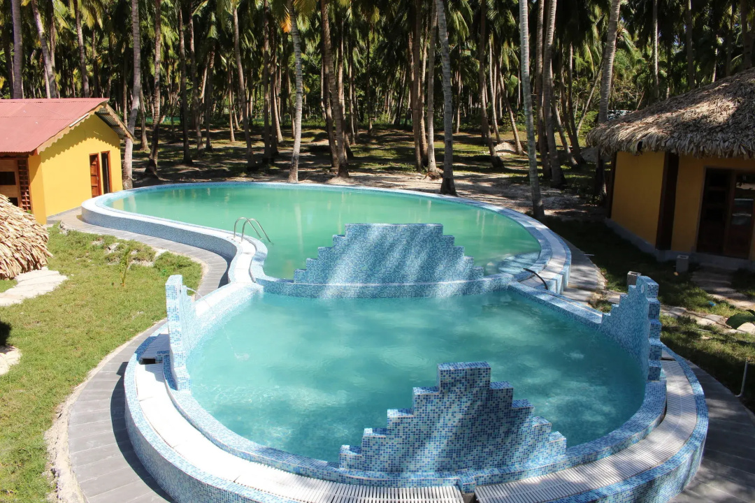 Silver Sand Neil — the pool
