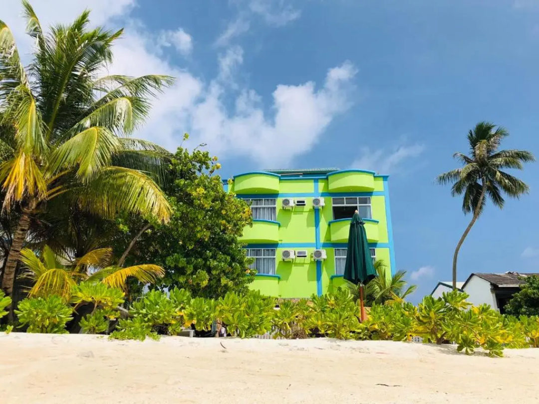 Iris Beach Residence — the beach