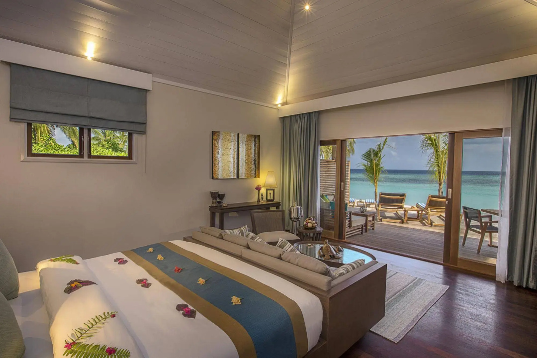 Hurawalhi Island Resort — a room