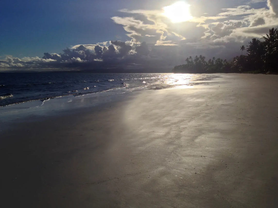 Emaho Sekawa Resort — the beach