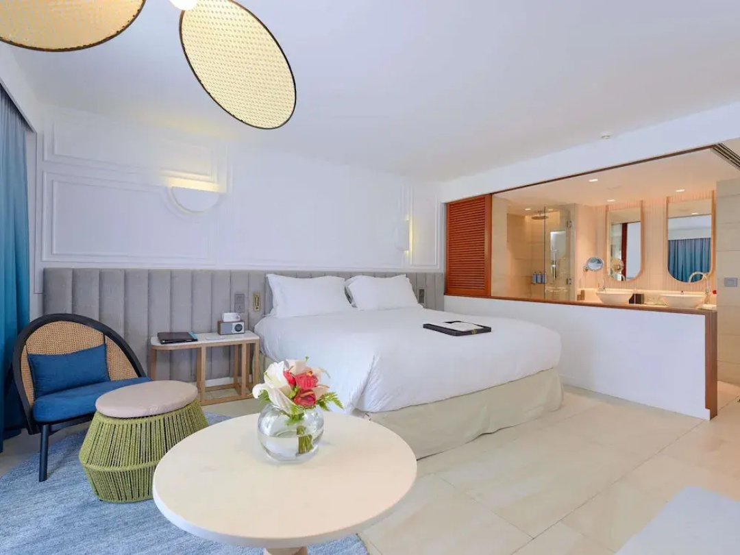 Luxury with balcony or terrace Double room sea facing with garden view