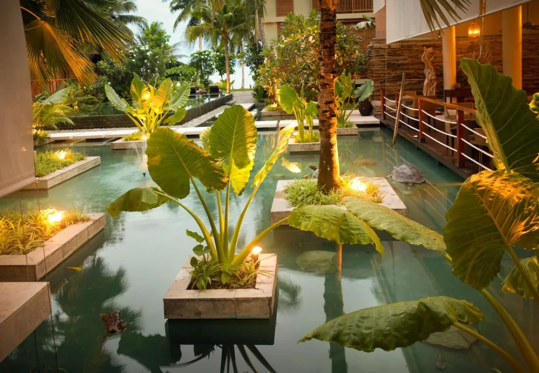Dhevatara Beach Hotel — the grounds