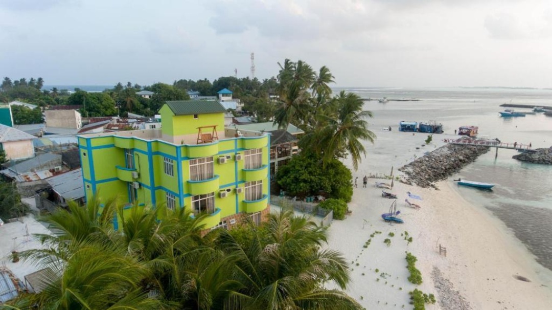 Iris Beach Residence — the beach