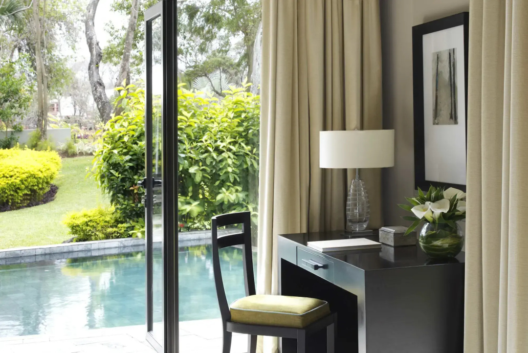 Four Seasons Resort Mauritius at Anahita — a balcony