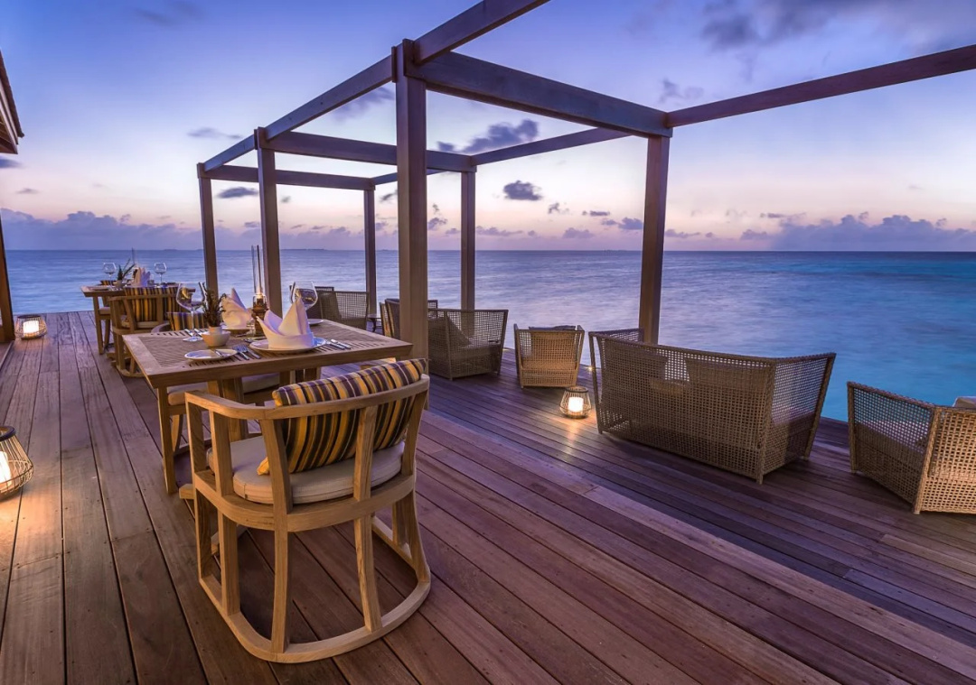 Hurawalhi Island Resort — a balcony