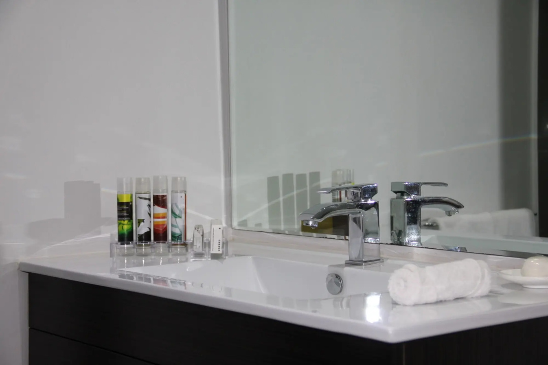 Baystone Boutique Hotel & Spa — a bathroom