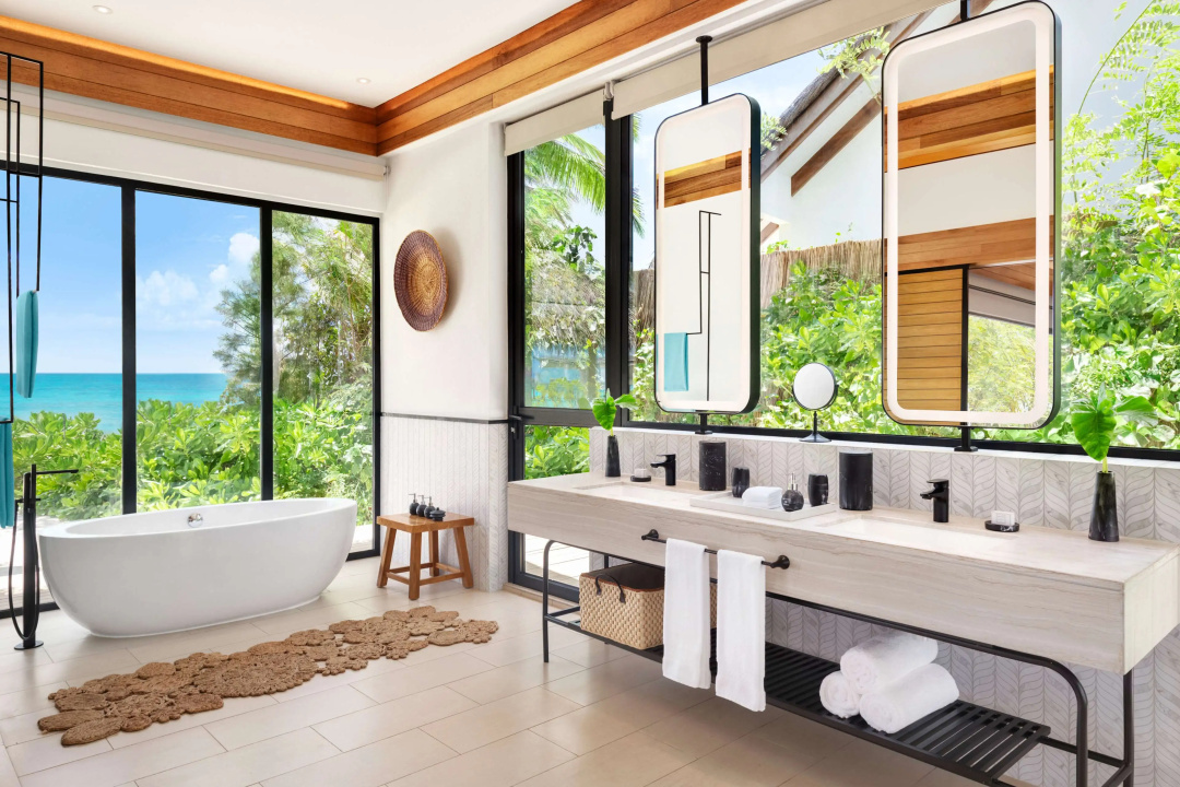 Hilton Maldives Amingiri Resort & Spa — a balcony