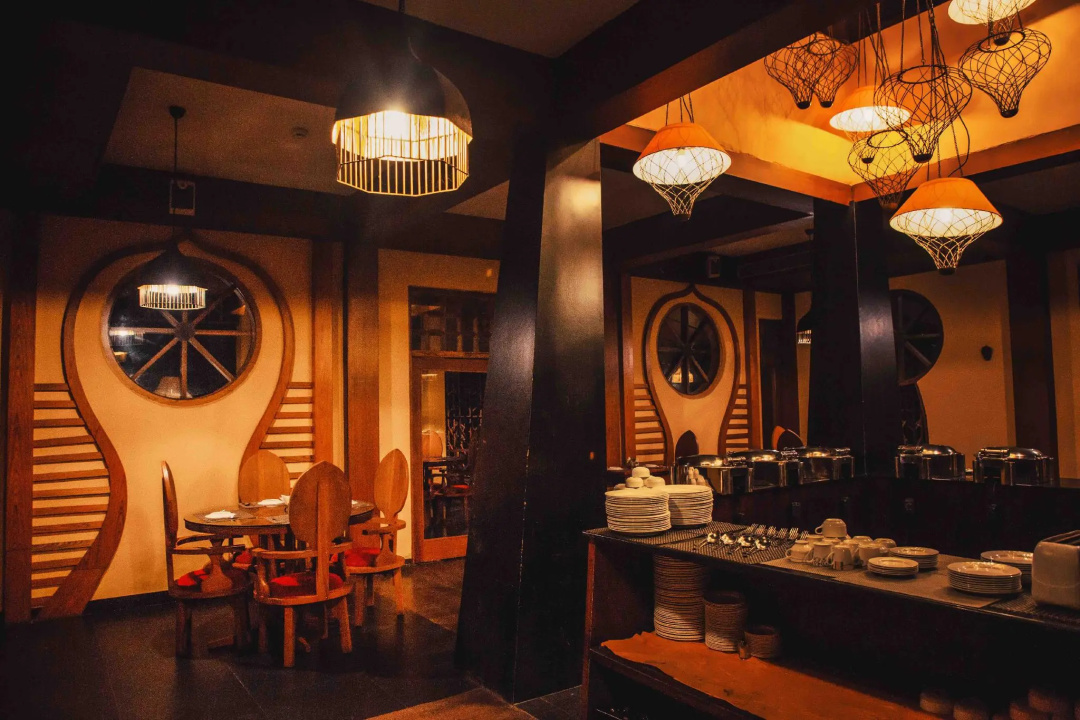 Silver Sand Neil — dining