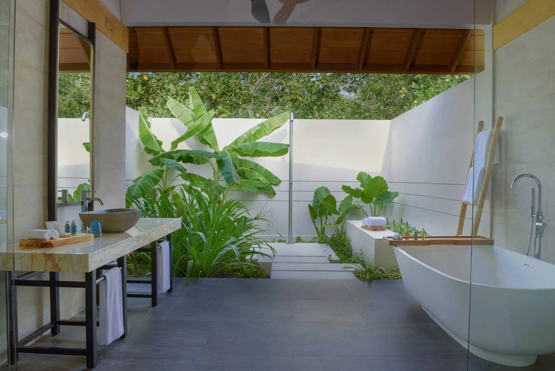 Emerald Faarufushi Resort & Spa — the grounds