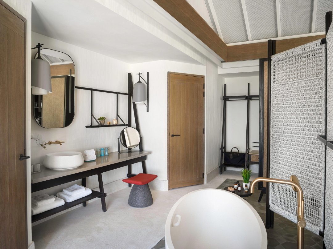 InterContinental Maldives Maamunagau Resort by IHG — a bathroom