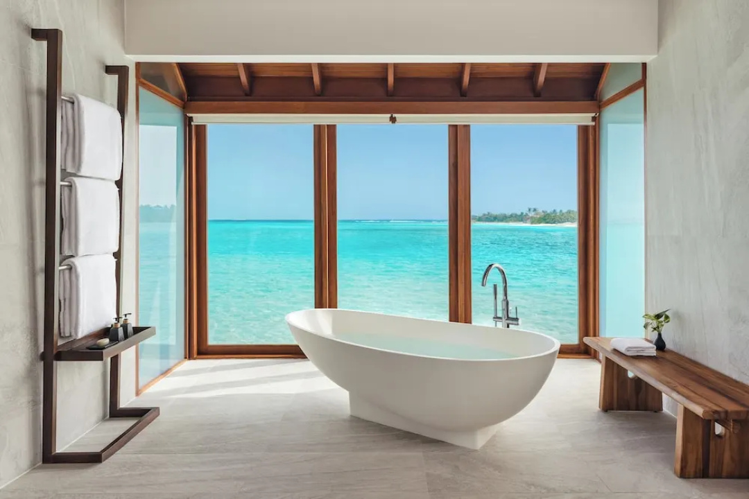 Anantara Dhigu Maldives Resort — a bathroom