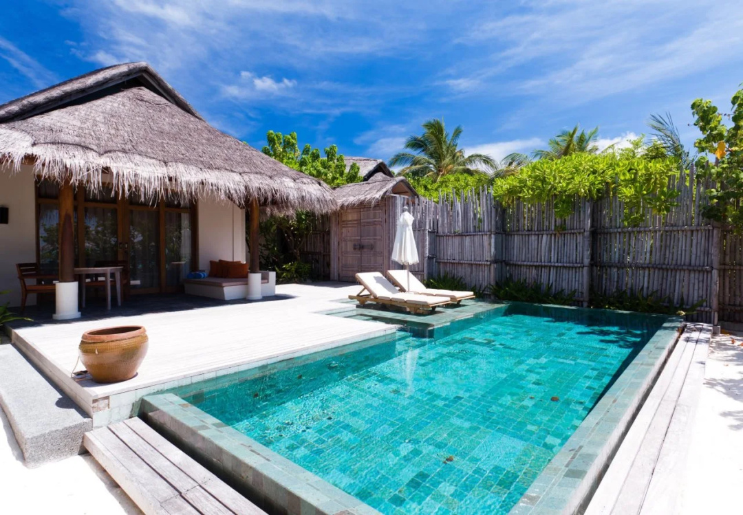 Anantara Dhigu Maldives Resort — the pool