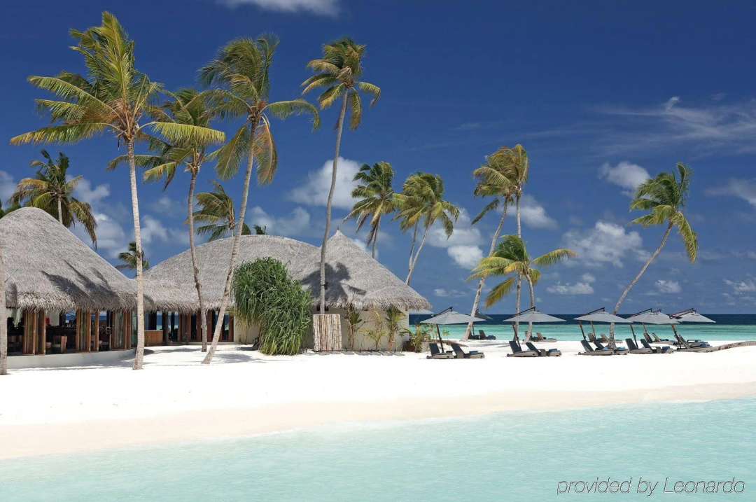 Constance Halaveli Maldives — the beach