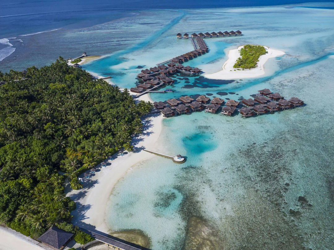 Anantara Veli Maldives Resort — the beach