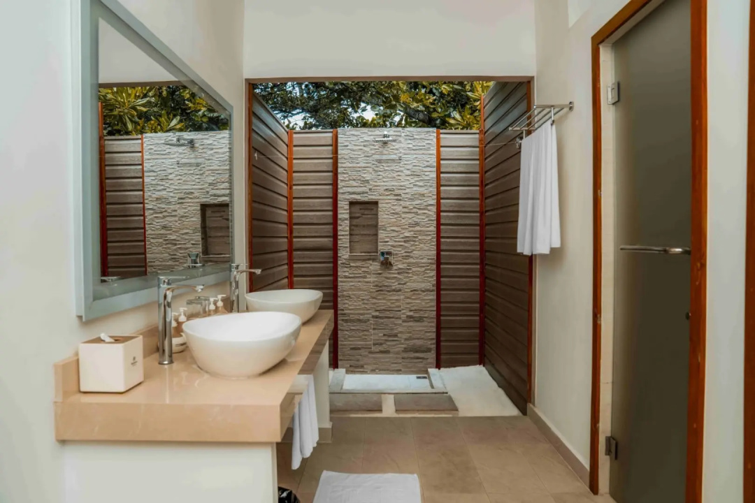 Brennia Kottefaru Hotel — a bathroom