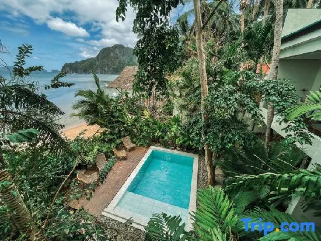 Frangipani El Nido — the grounds