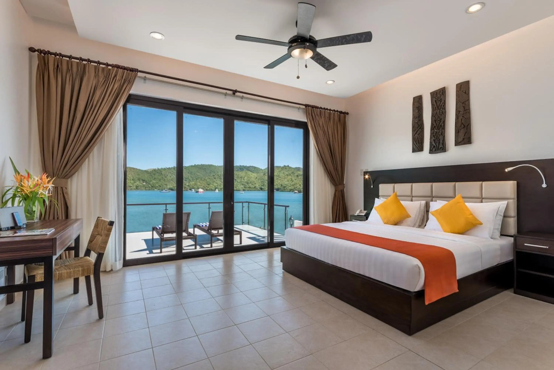 Busuanga Bay Lodge — a room