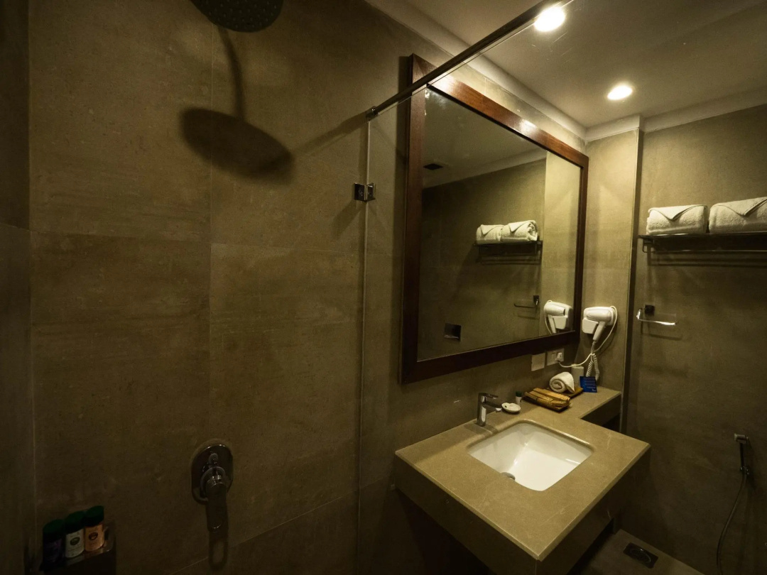 SeaShell Neil — a bathroom