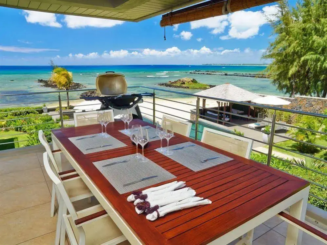 Bon Azur Elegant Suites & Penthouses by Lov — the grounds