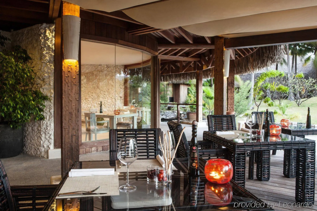 The St. Regis Bora Bora Resort — dining