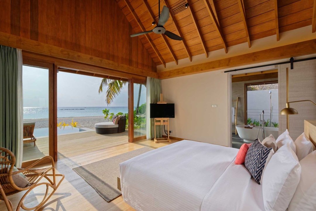 Emerald Faarufushi Resort & Spa — a balcony