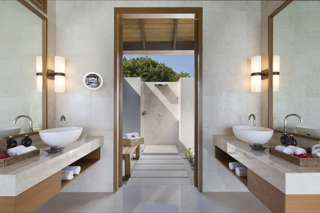 Anantara Veli Maldives Resort — a bathroom