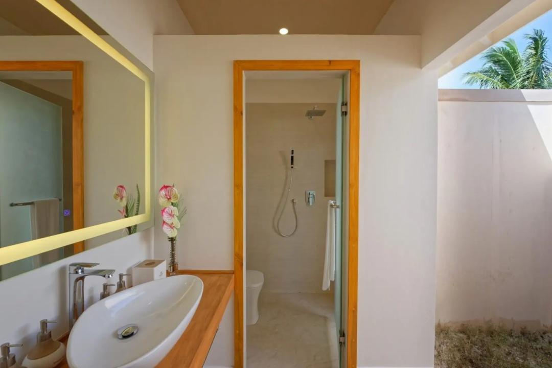 Brennia Kottefaru Hotel — a bathroom