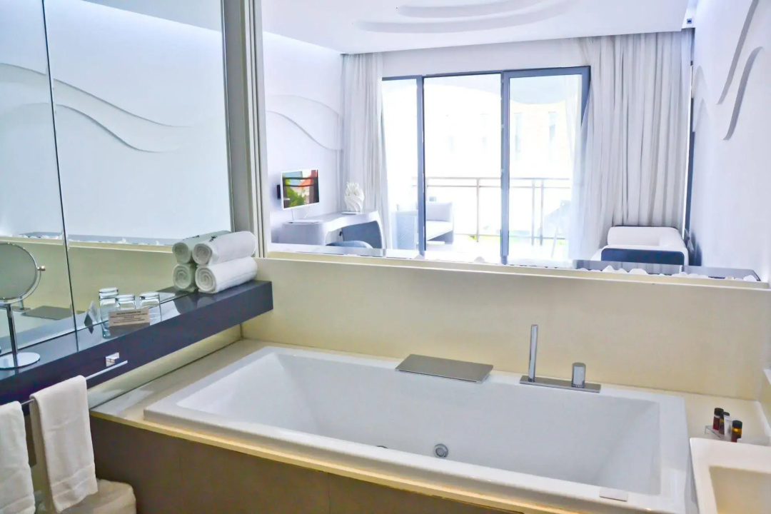 Baystone Boutique Hotel & Spa — a bathroom