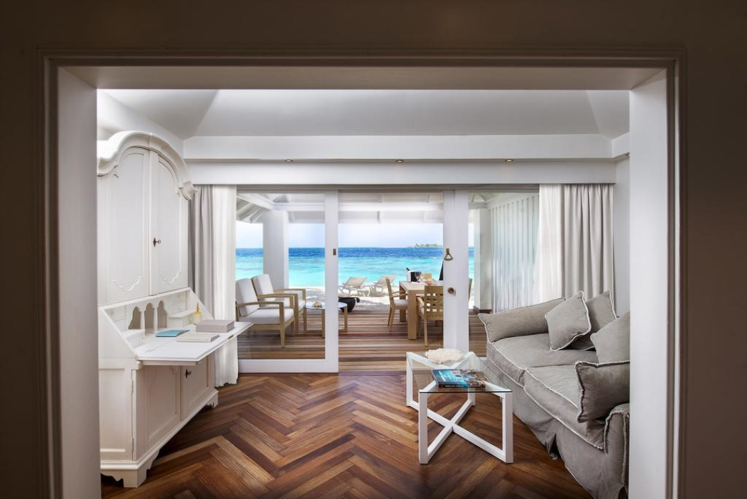 Diamonds Thudufushi Maldives Resort & Spa — a balcony