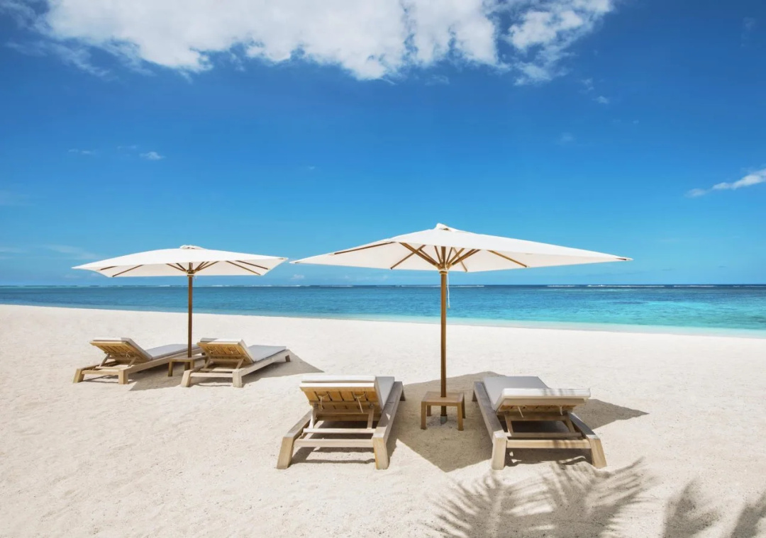 The St. Regis Mauritius Resort — the beach