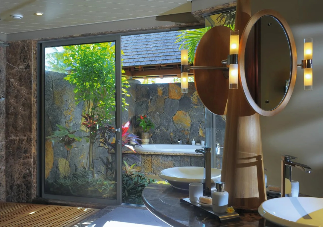 Trou aux Biches Beachcomber — a bathroom