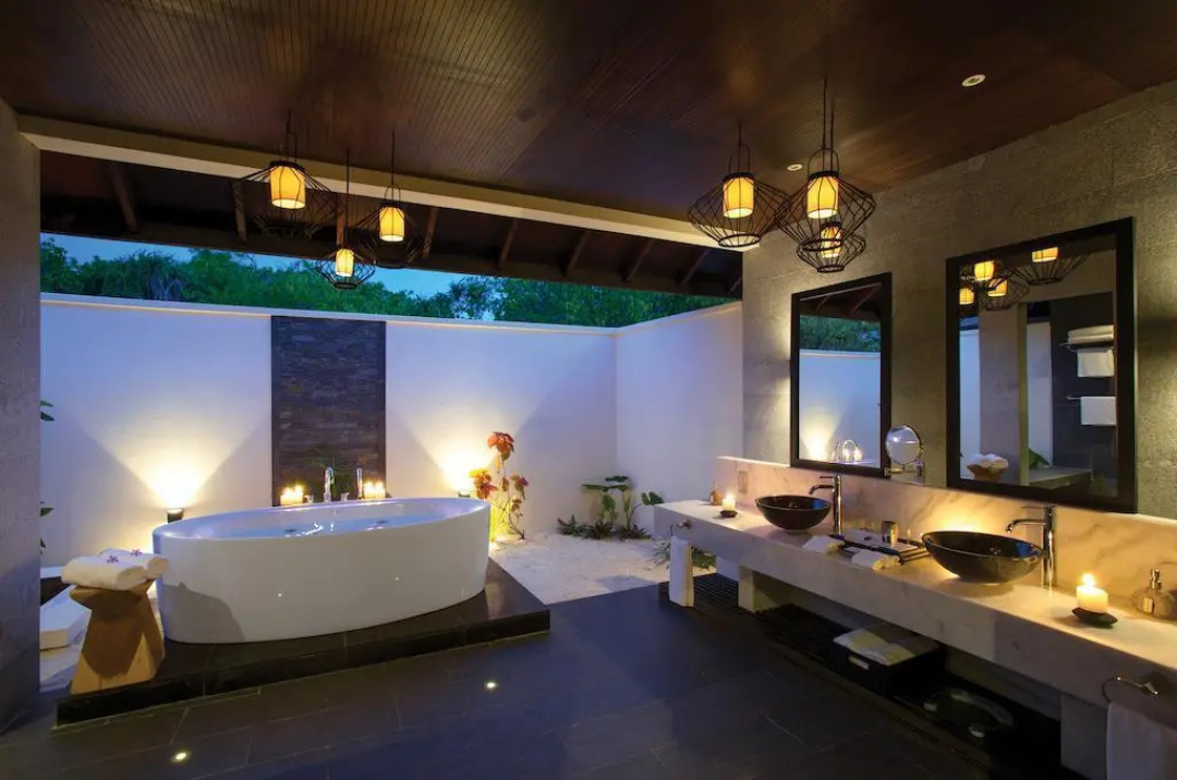 Atmosphere Kanifushi — dining