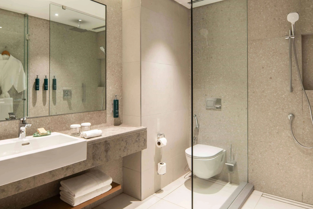 Hilton Mauritius Resort & Spa — a bathroom
